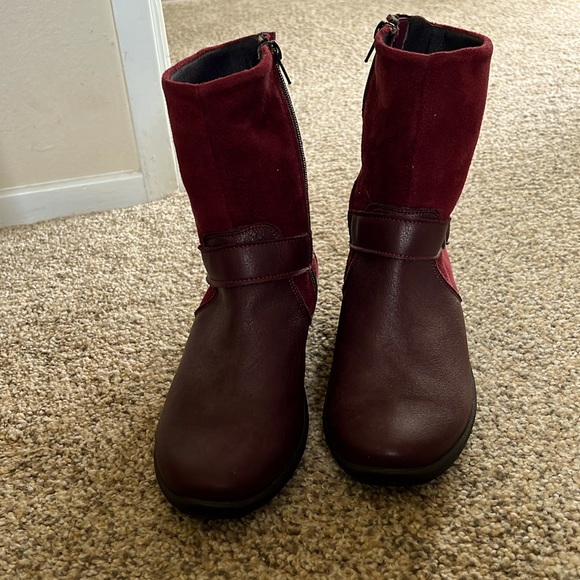 ARCOPEDIC new, no tags or box. Beautiful black suede! Burgundy pics for example - Picture 2 of 8